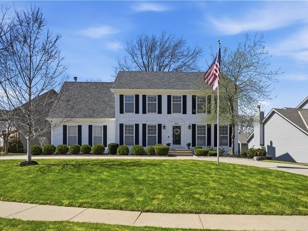 8410 Greenwood Circle, Lenexa, KS 66215