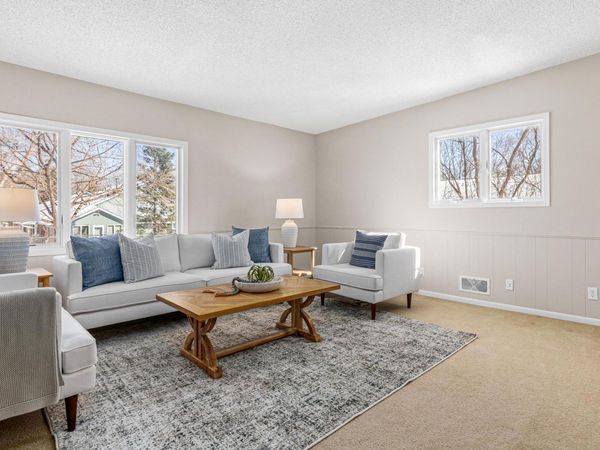 1127 Oakcrest Avenue, Roseville, MN 55113