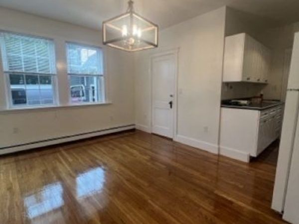 5 Chester St, Unit 1R, Cambridge, MA 02140