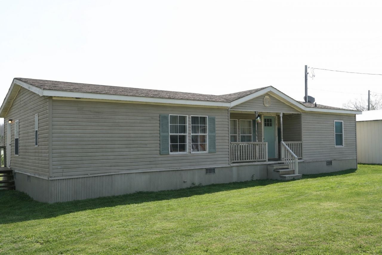 1546 S Bear Creek Rd, Dickson, TN 37055 Main Photo