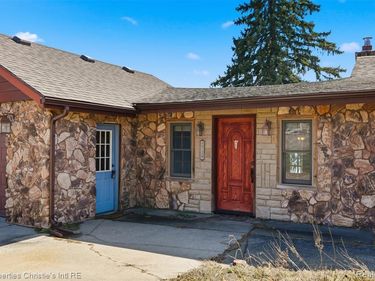 2739 Lakeridge, Wixom, MI 48393