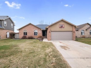 49248 Berkshire Drive, Chesterfield Twp, MI 48047