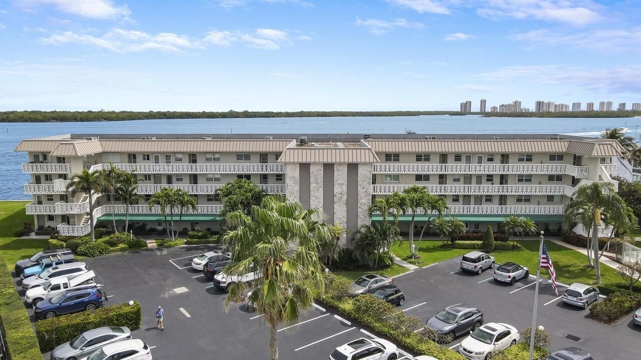 52 Yacht Club Drive, Unit 402, North Palm Beach, FL 33408 Photo