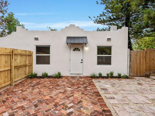 818 Briggs Street, West Palm Beach, FL 33405