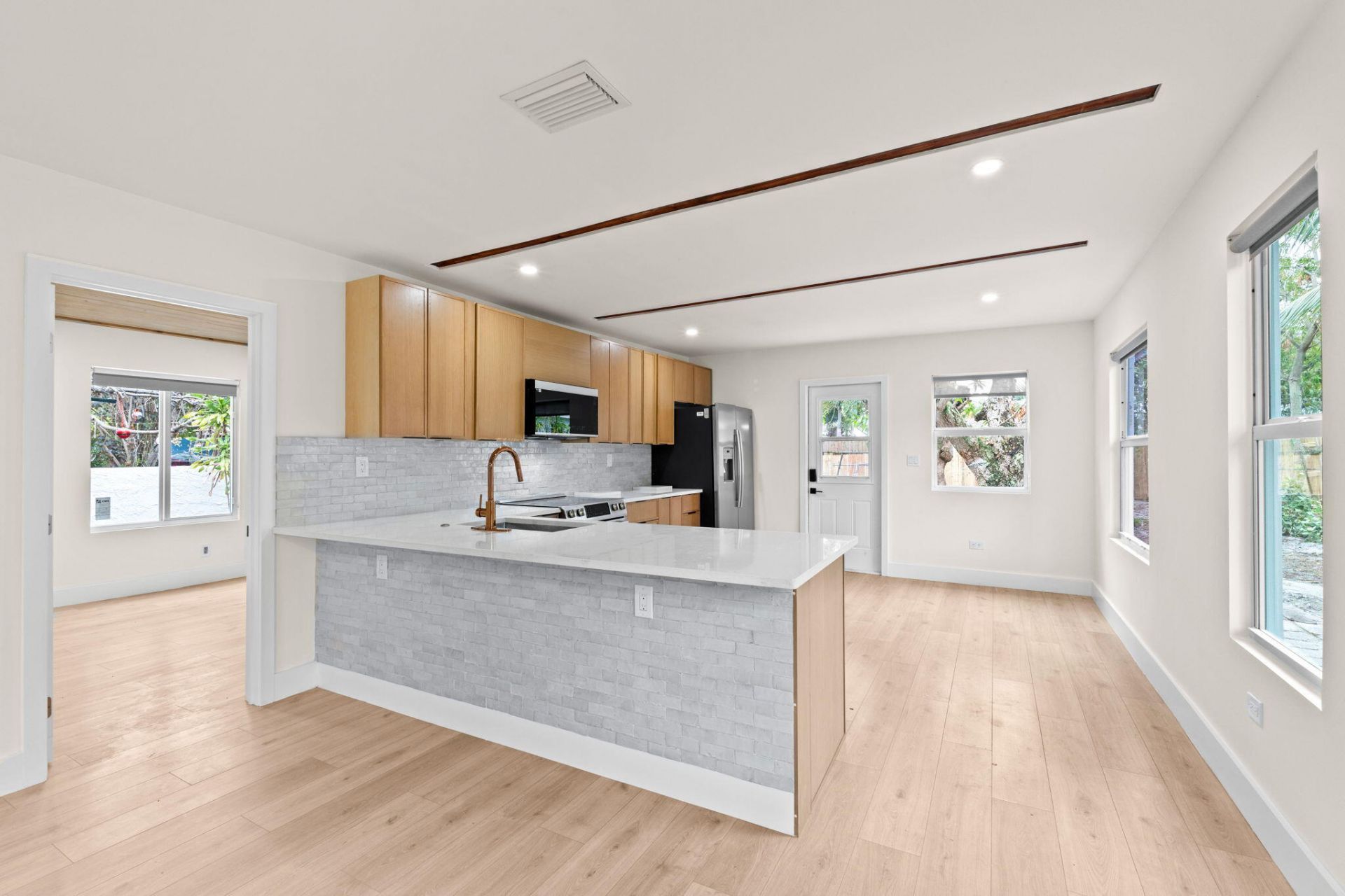 818 Briggs Street, West Palm Beach, FL 33405 Photo