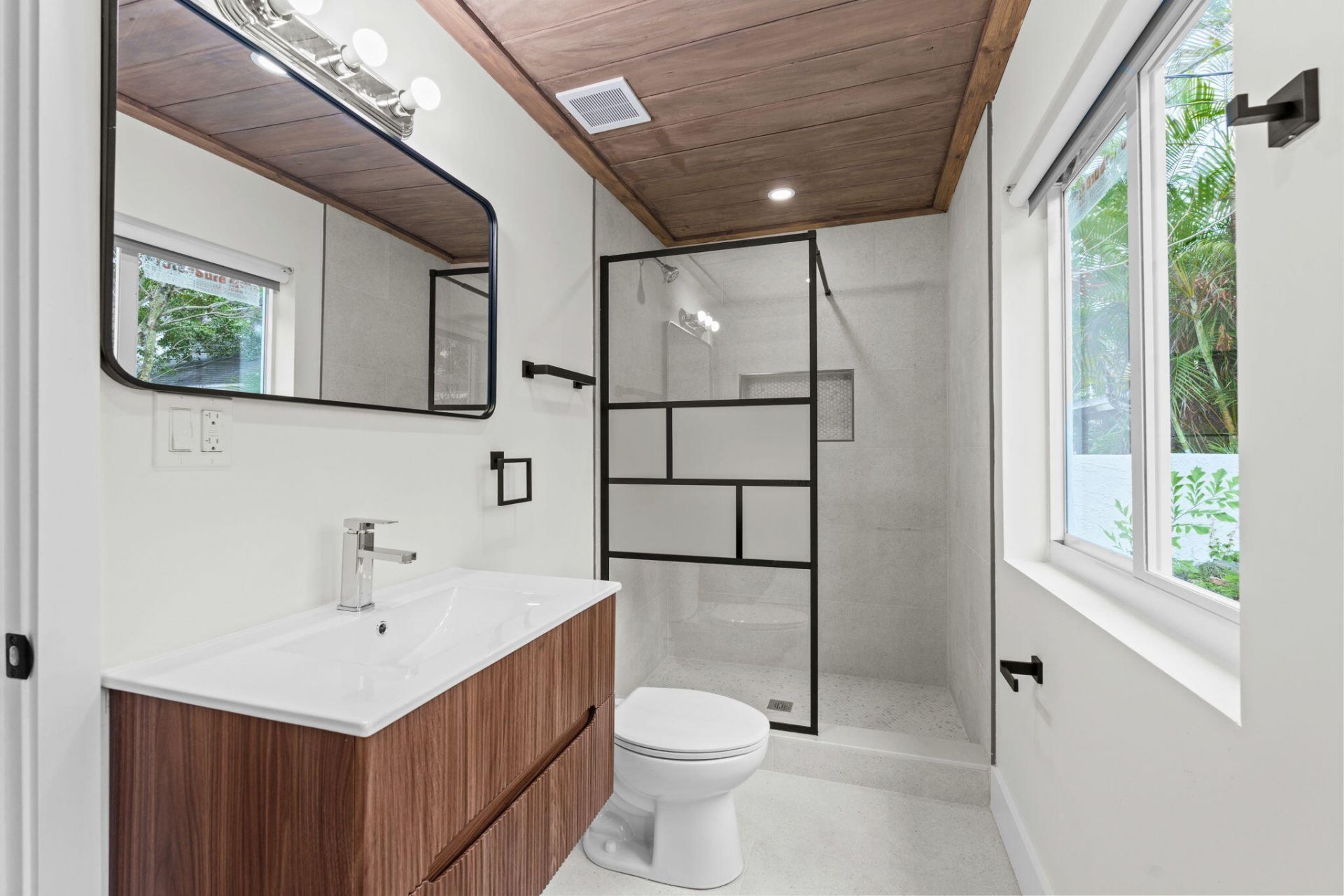 818 Briggs Street, West Palm Beach, FL 33405 Photo