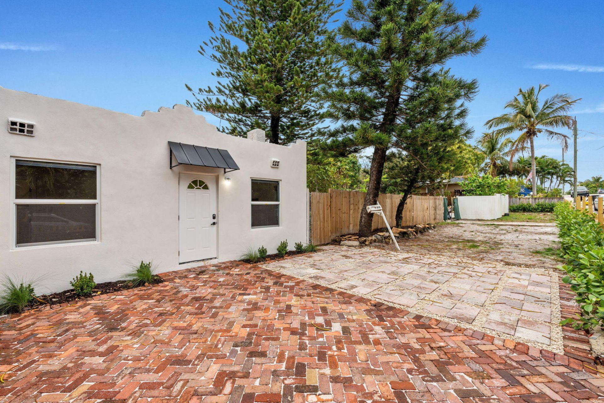 818 Briggs Street, West Palm Beach, FL 33405 Photo