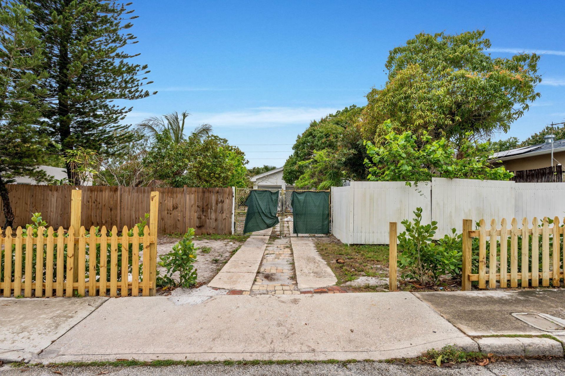 818 Briggs Street, West Palm Beach, FL 33405 Photo