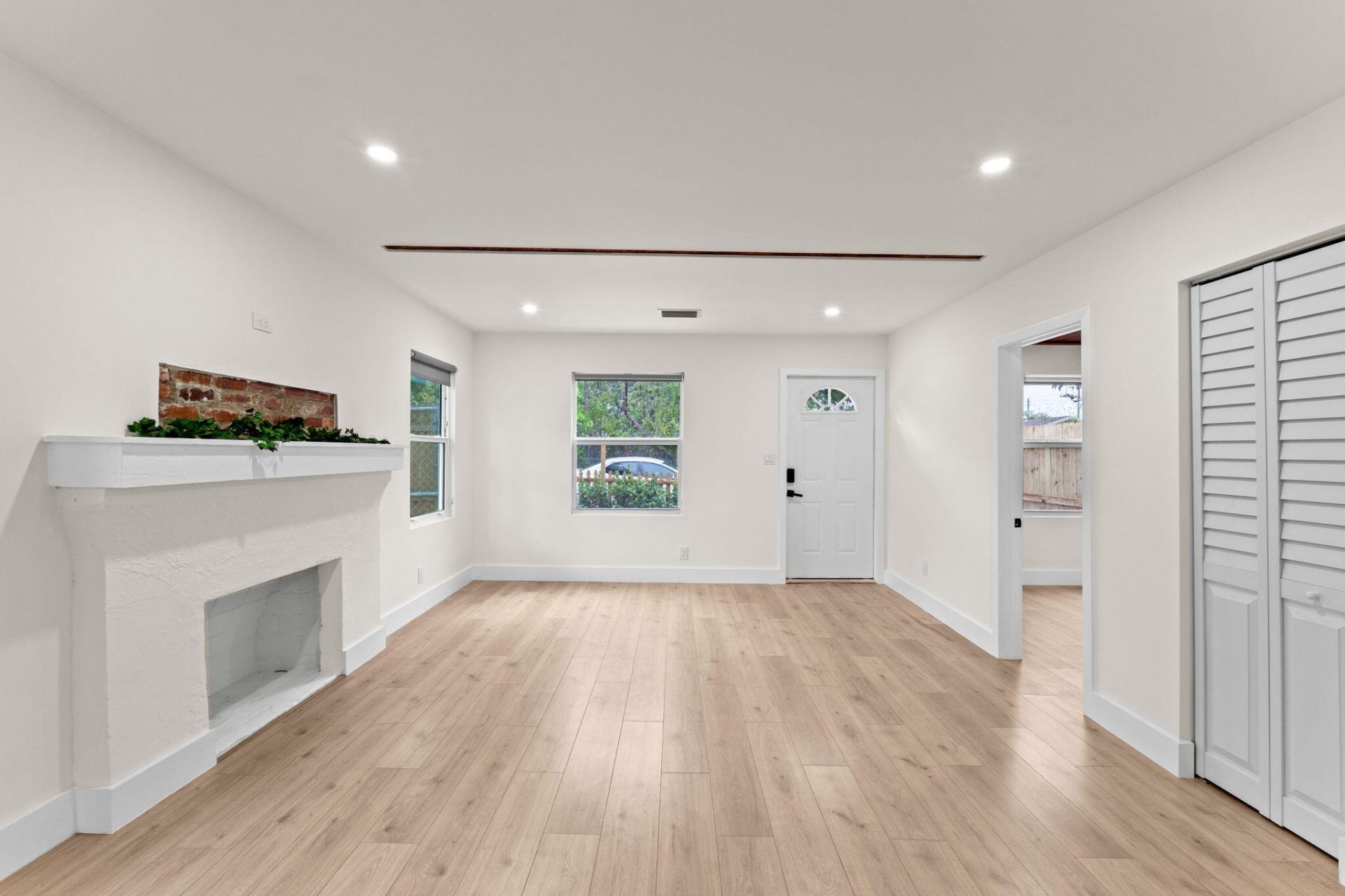 818 Briggs Street, West Palm Beach, FL 33405 Photo