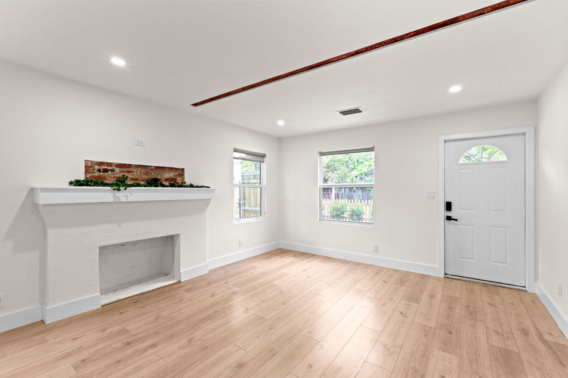 818 Briggs Street, West Palm Beach, FL 33405 Photo