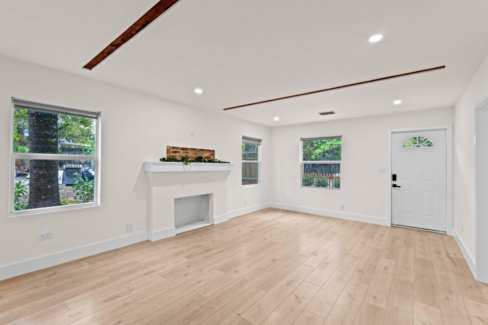 818 Briggs Street, West Palm Beach, FL 33405 Photo