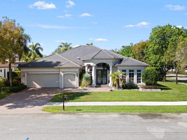 8019 S Savannah Circle, Davie, FL 33328