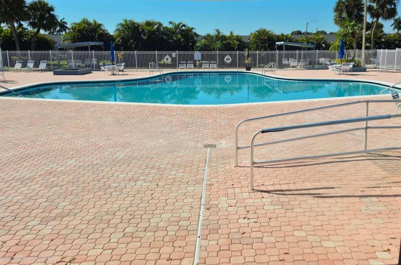 5423 Cresthaven Boulevard, Unit C, West Palm Beach, FL 33415 Photo