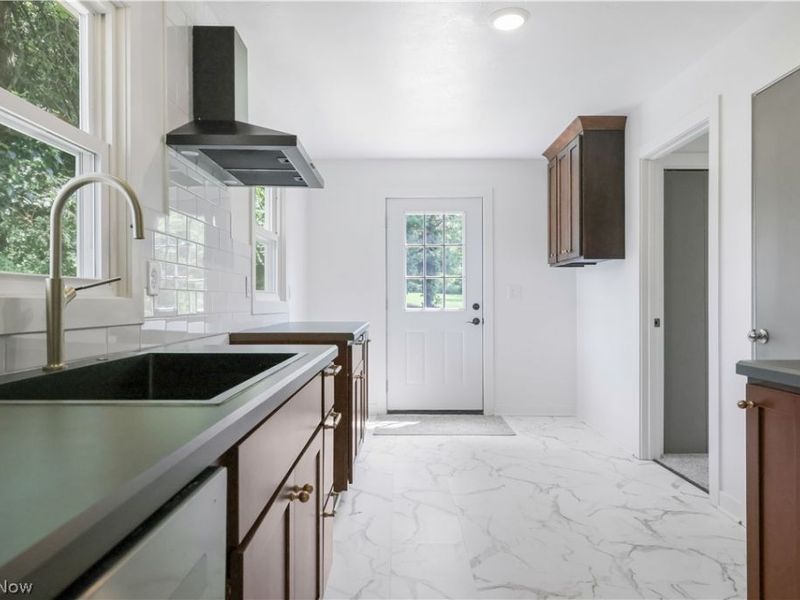 2430 S Columbus Road, Wooster, OH 44691 Photo 3