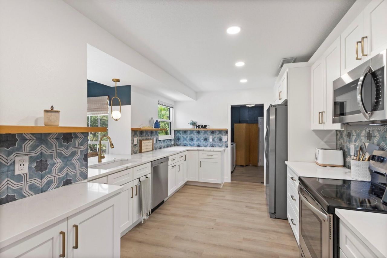 6410 38th Avenue Circle W, Bradenton, FL 34209 Photo