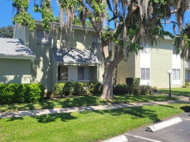 566 FAIRWAYS CIRCLE, Unit B, OCALA, FL 34472
