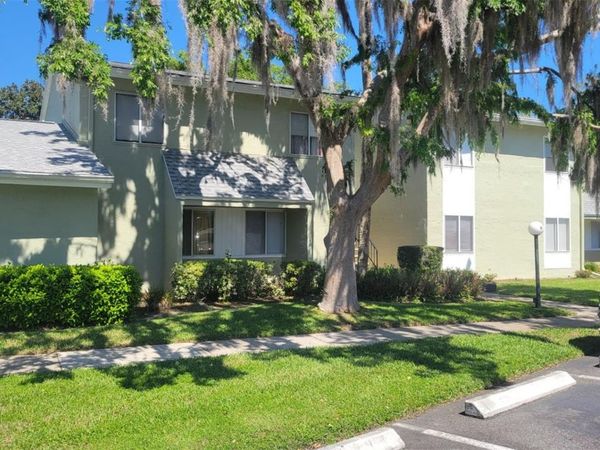 566 FAIRWAYS CIRCLE , Unit B, OCALA, FL 34472