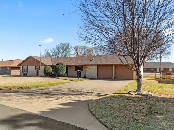 2020 E Lawter Road, Weatherford, OK 73096