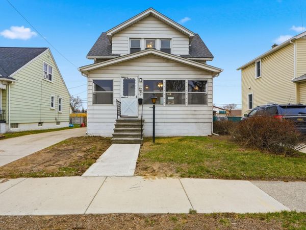 352 E Goulson Avenue, Hazel Park, MI 48030