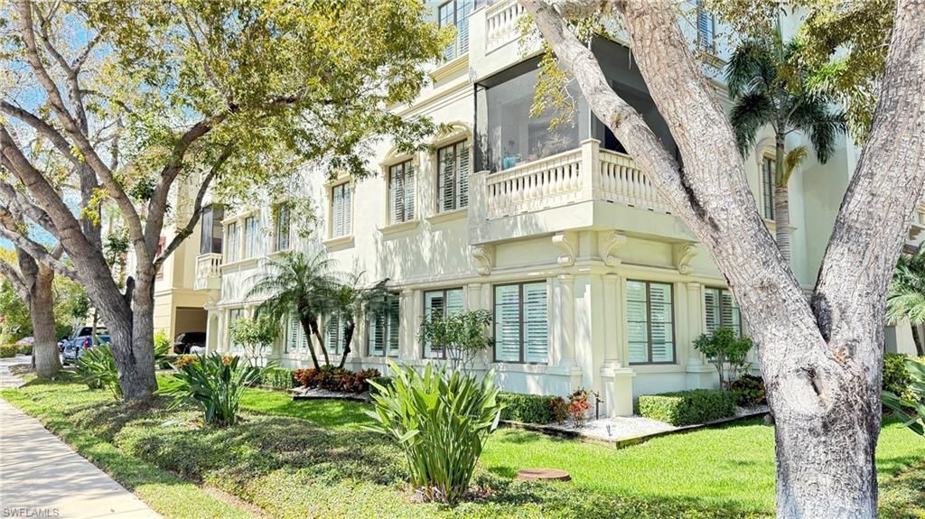 750 11th St S, Unit 101, Naples, FL 34102 Photo