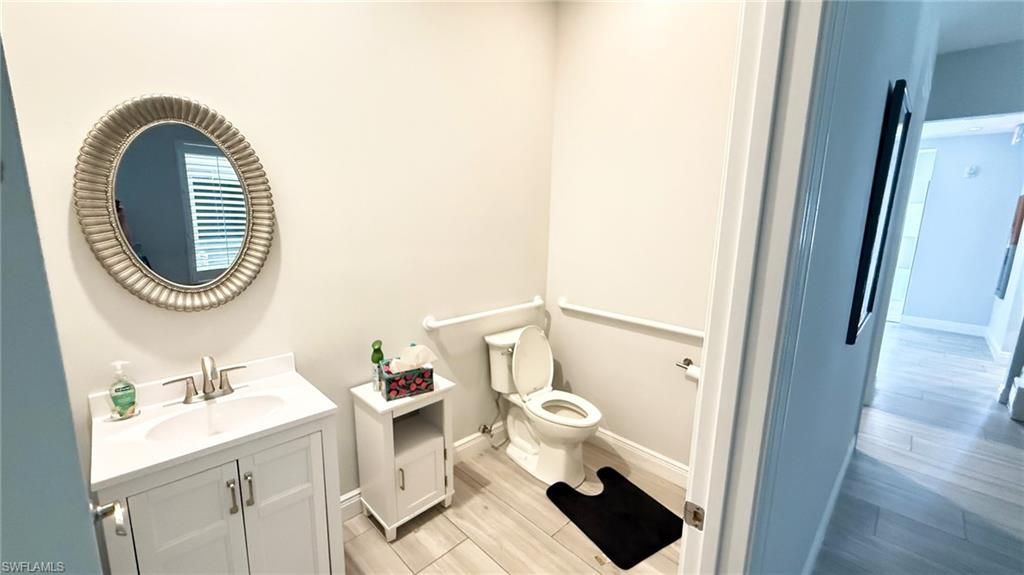 750 11th St S, Unit 101, Naples, FL 34102 Photo