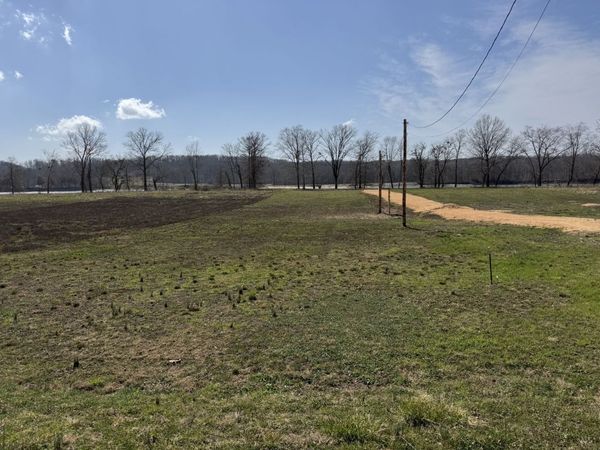 437 Hardin Bottom Rd , Clifton, TN 38425