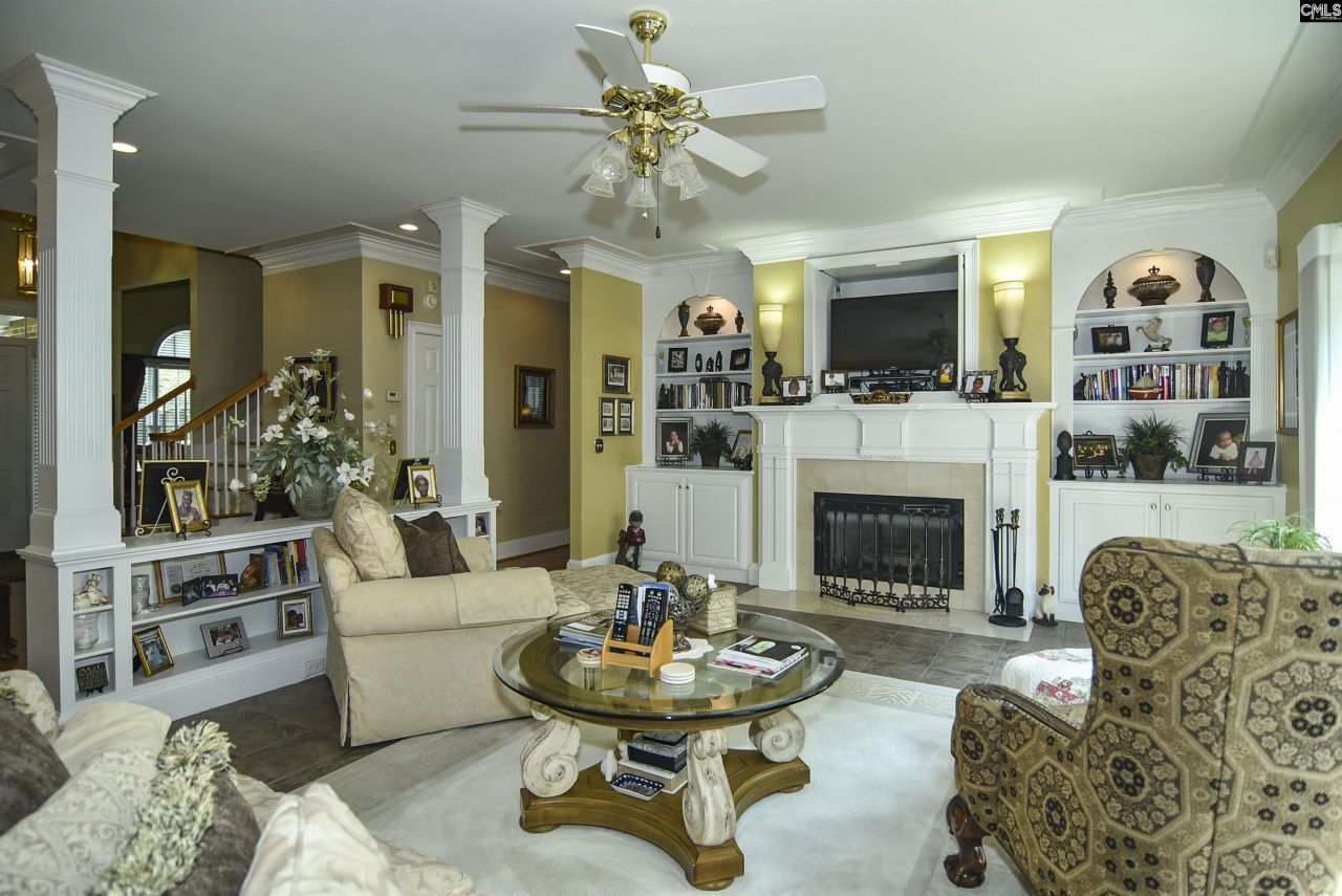 568 Charles Court  Photo 10