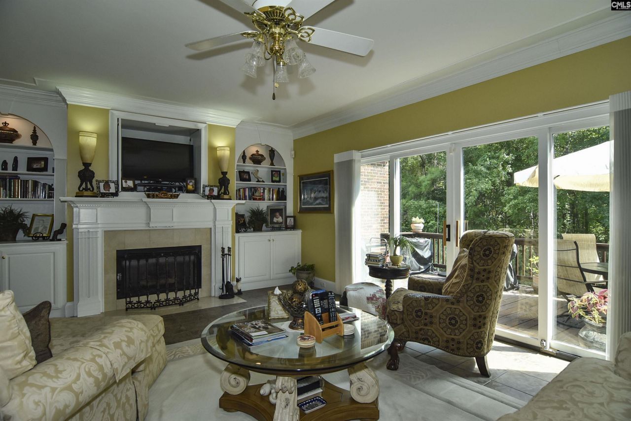 568 Charles Court  Photo 12