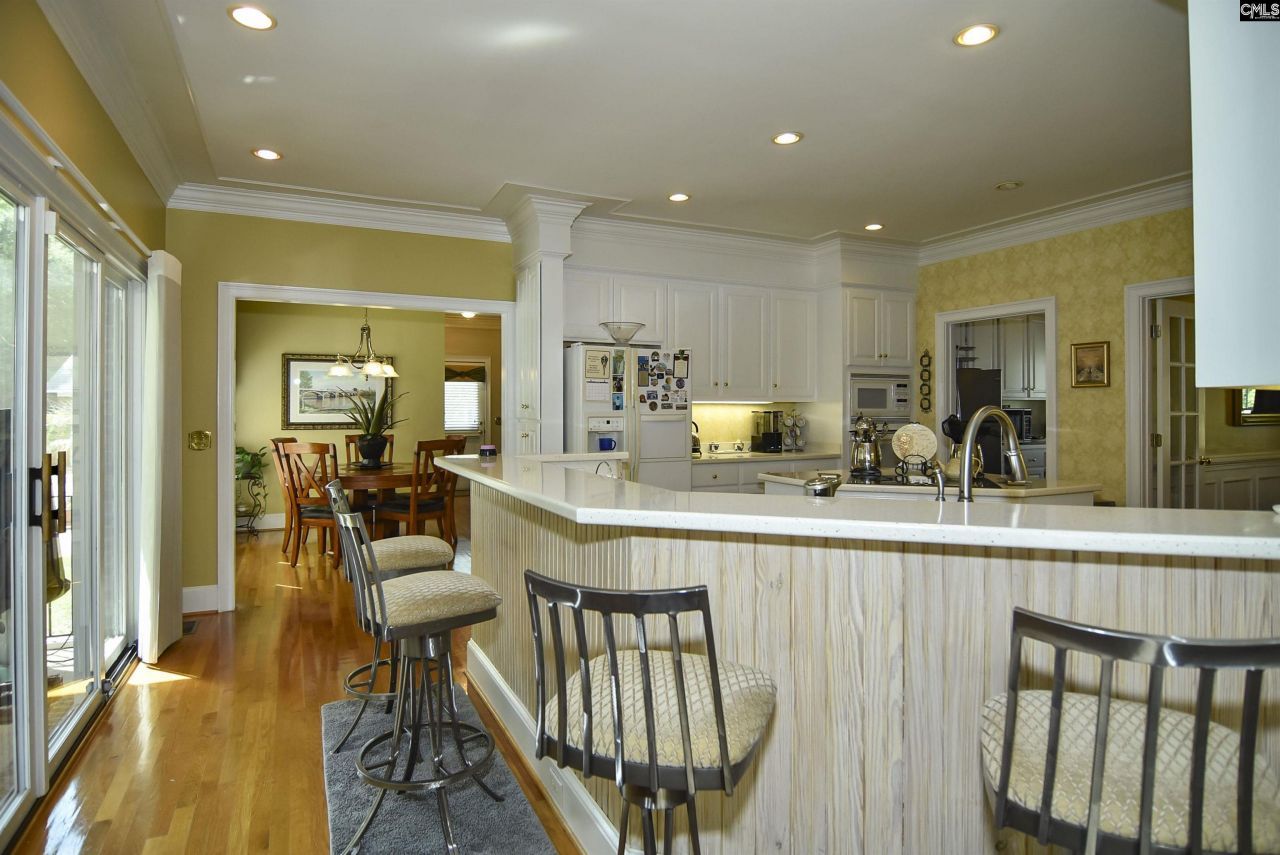 568 Charles Court  Photo 13