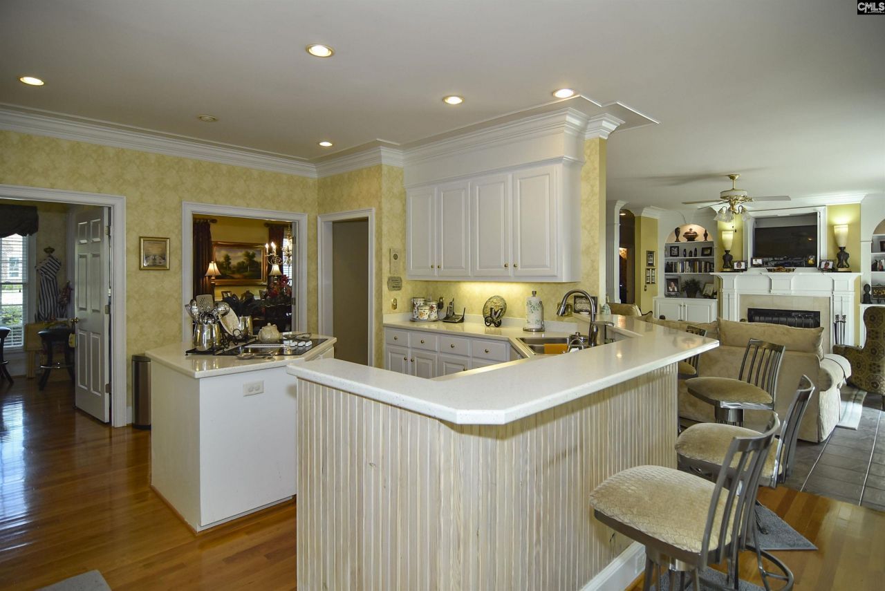 568 Charles Court  Photo 14