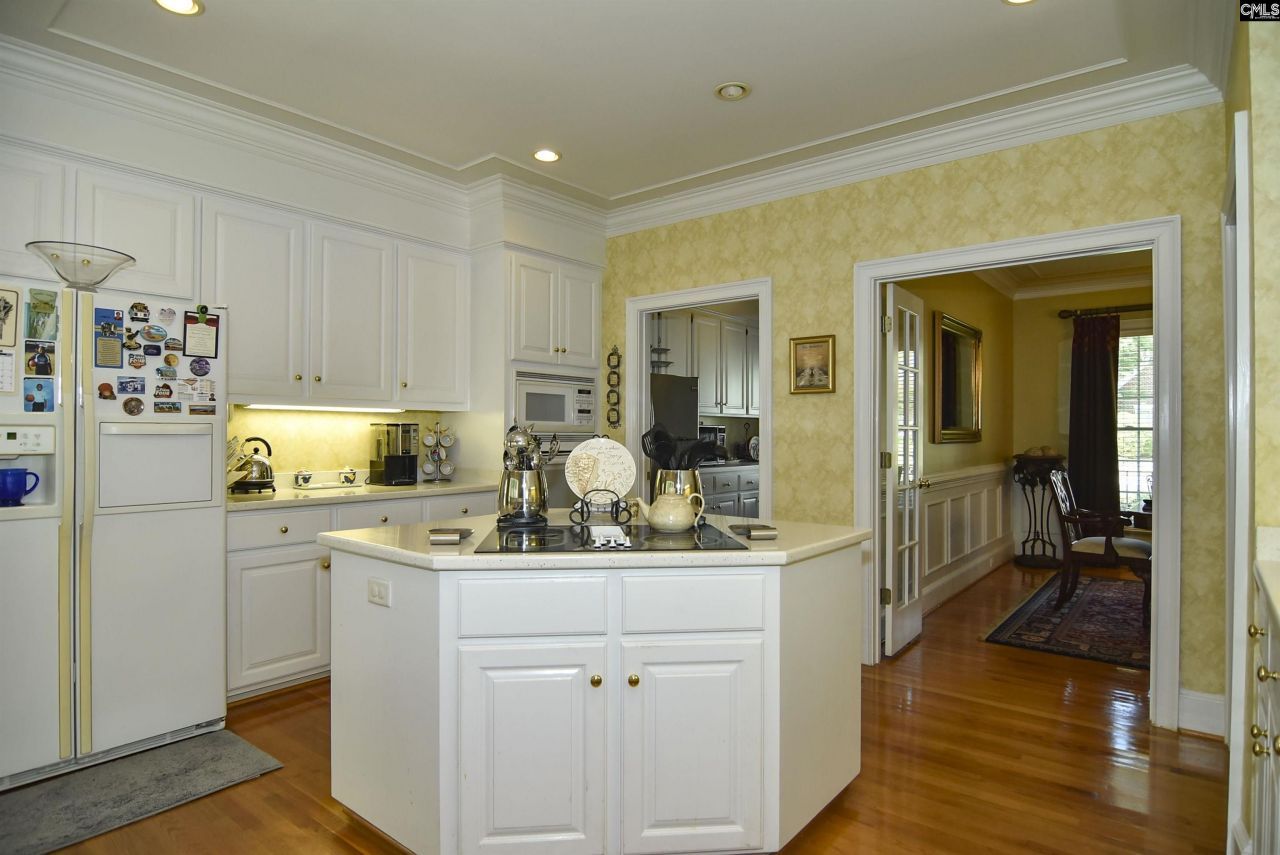 568 Charles Court  Photo 15