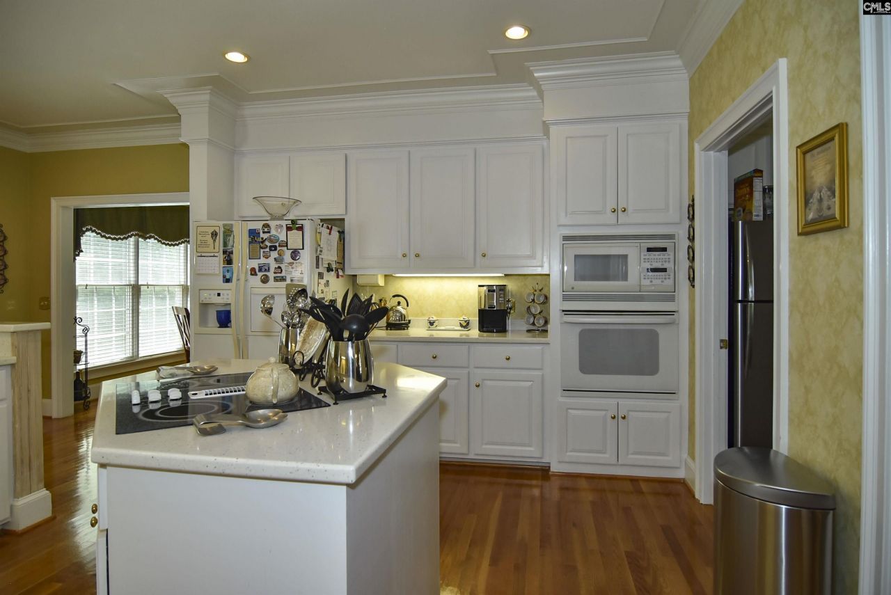 568 Charles Court  Photo 16