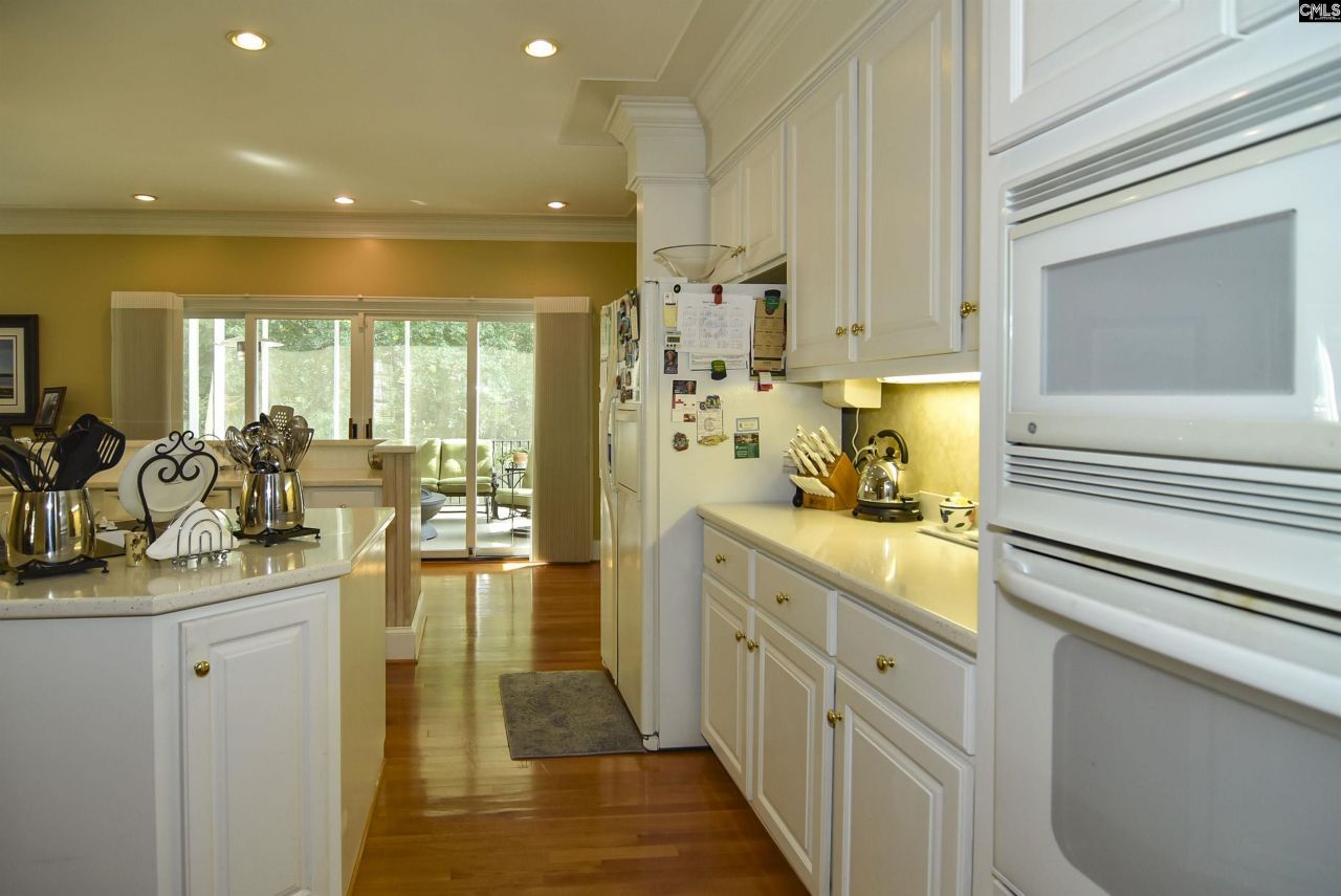 568 Charles Court  Photo 17