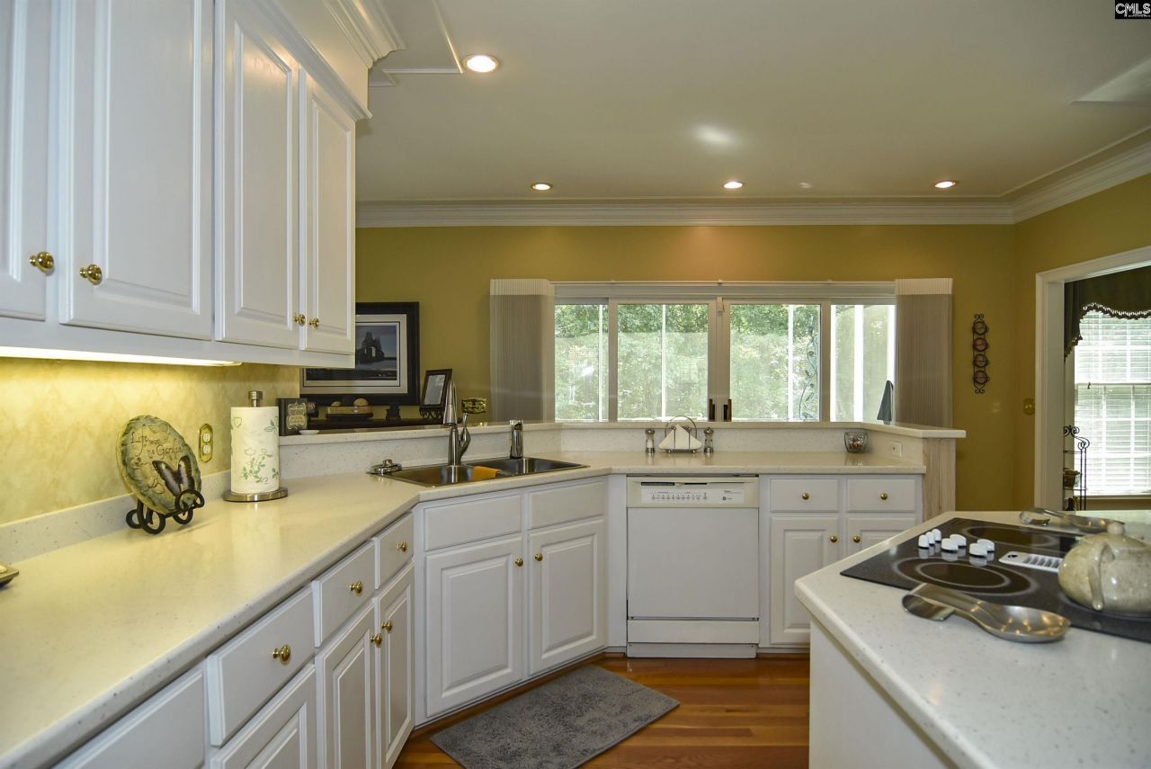 568 Charles Court  Photo 18