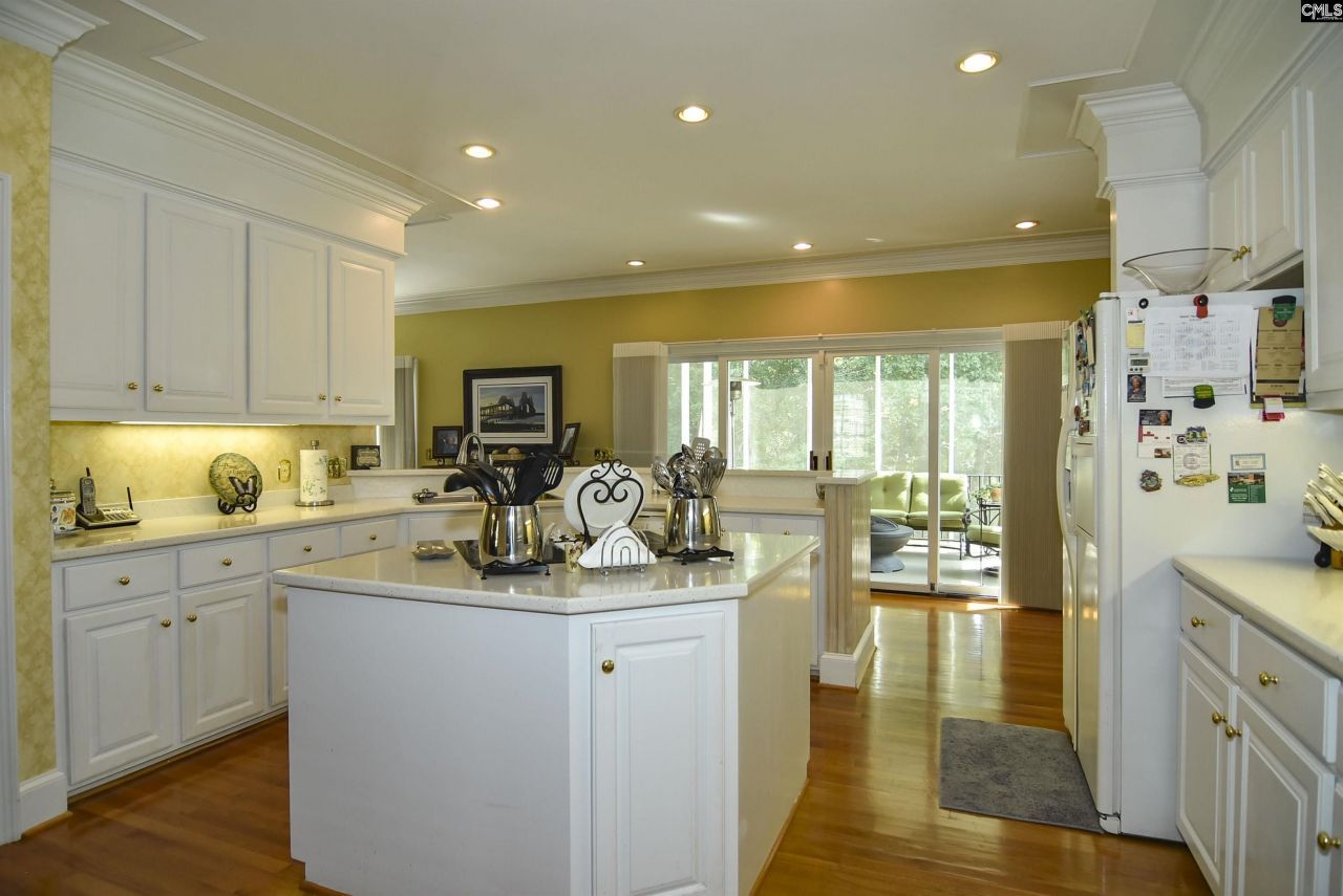 568 Charles Court  Photo 19