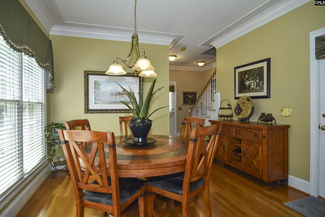 568 Charles Court  Photo 21