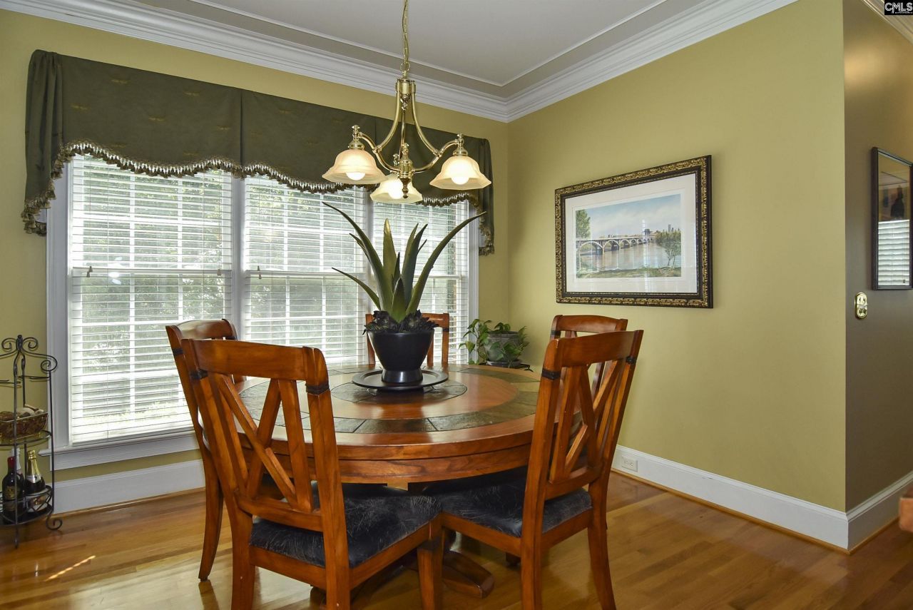 568 Charles Court  Photo 22