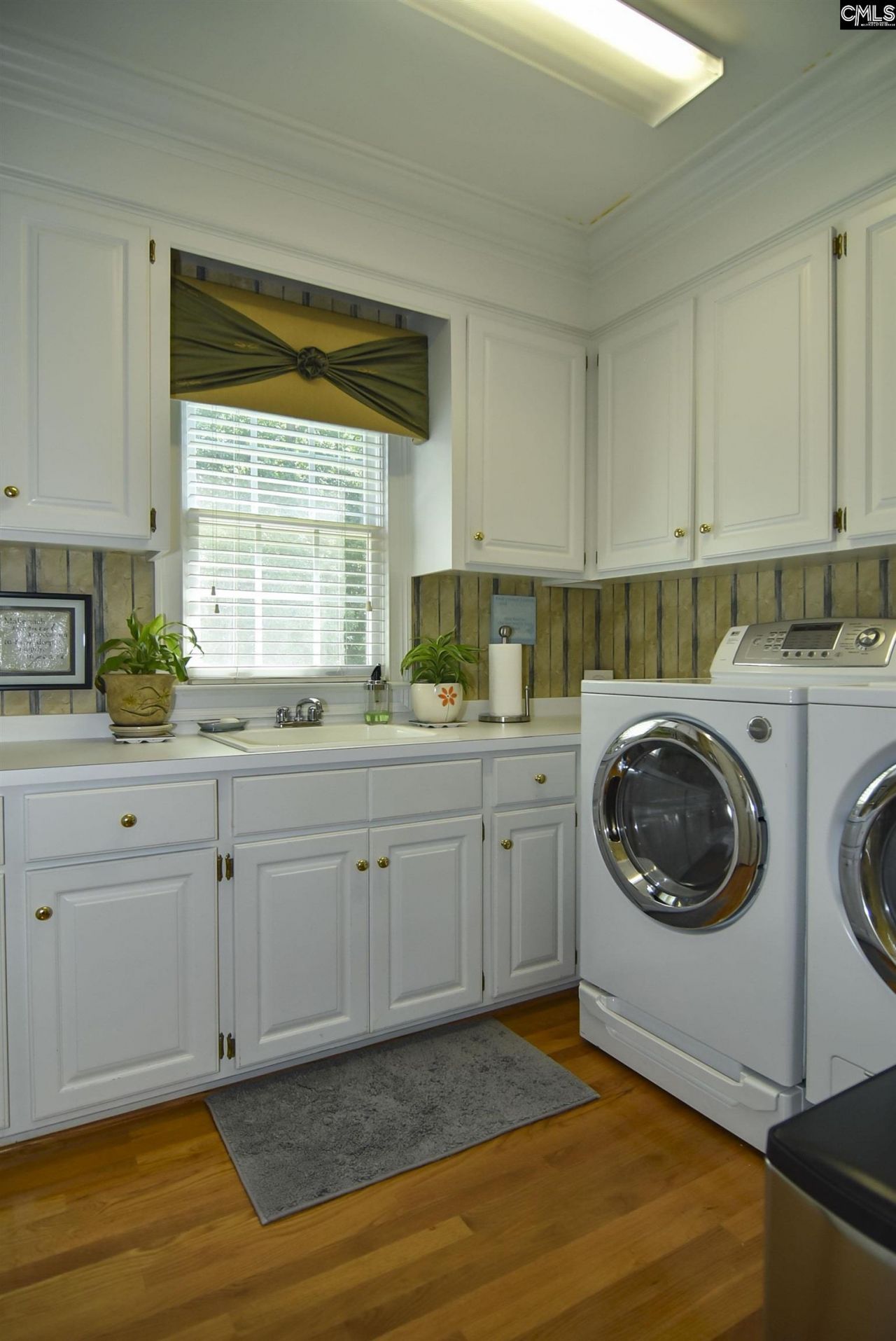 568 Charles Court  Photo 23