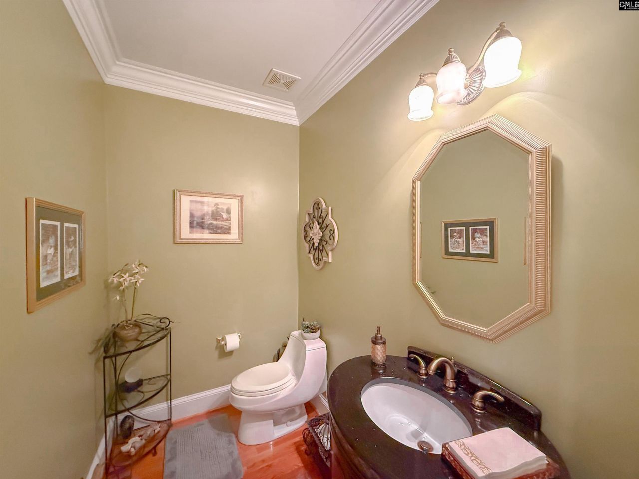 568 Charles Court  Photo 25