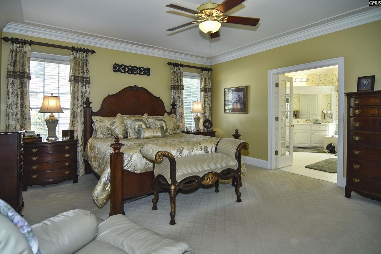 568 Charles Court  Photo 26