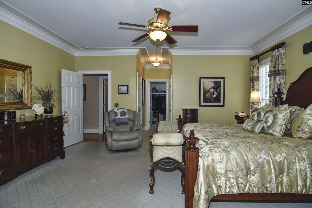 568 Charles Court  Photo 32