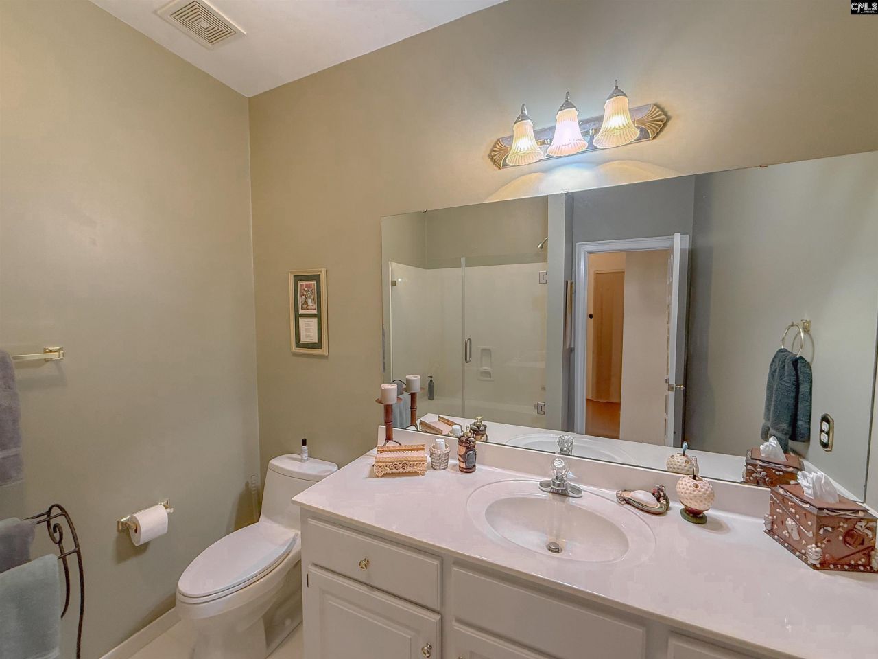 568 Charles Court  Photo 35