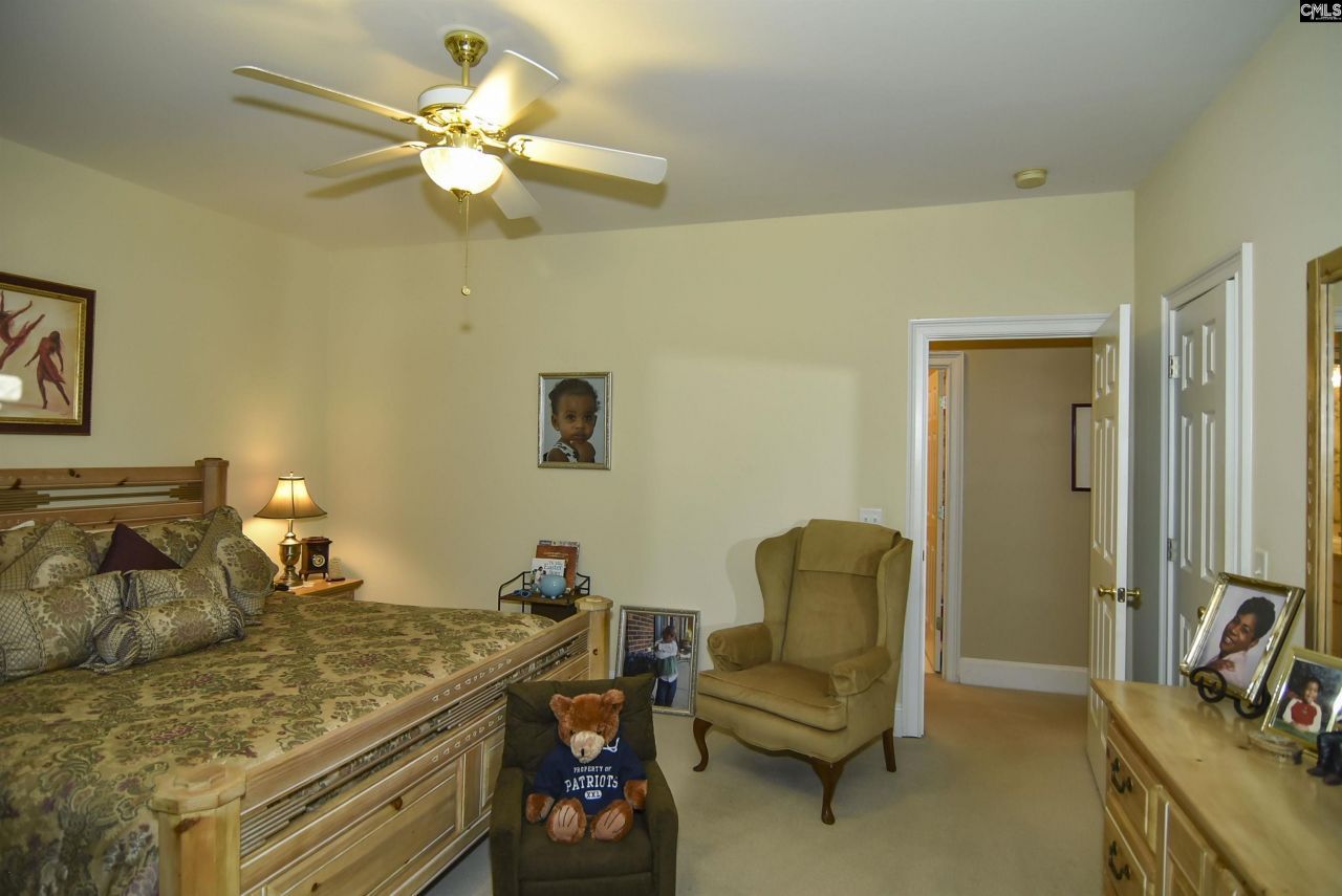 568 Charles Court  Photo 41