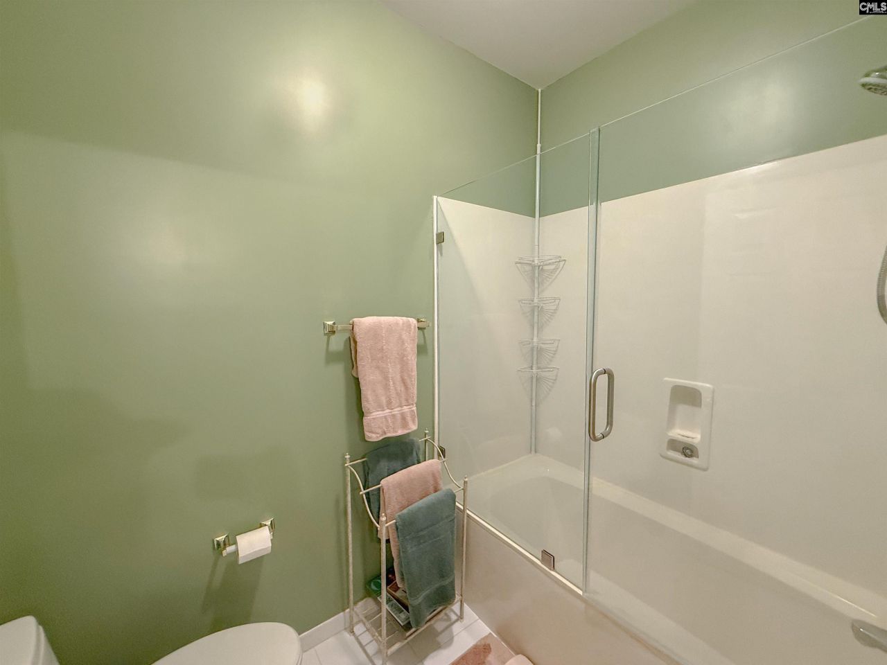 568 Charles Court  Photo 43