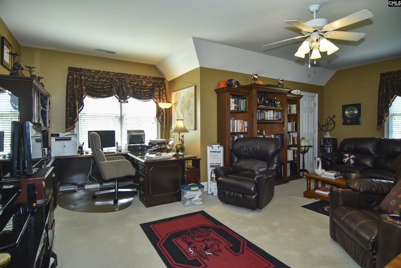 568 Charles Court  Photo 44