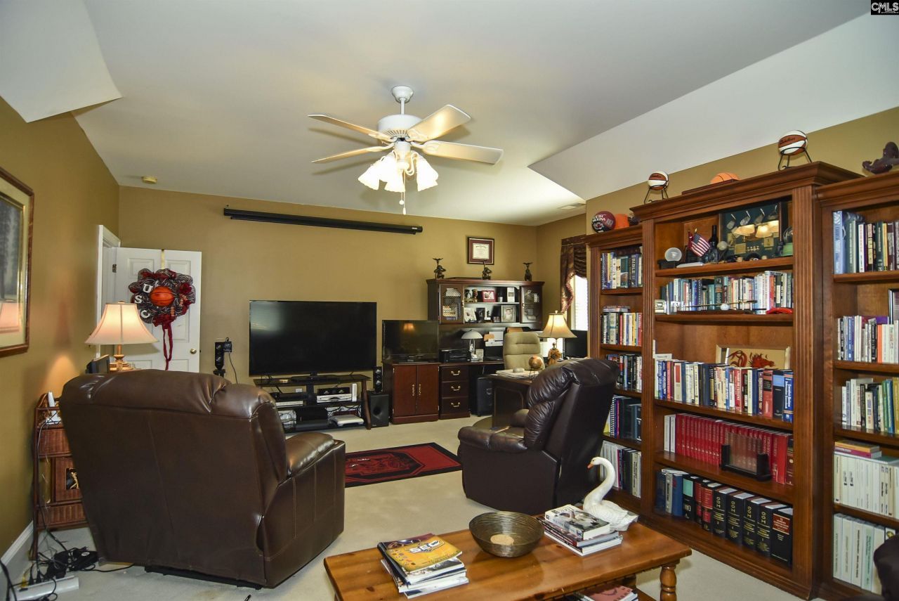 568 Charles Court  Photo 46