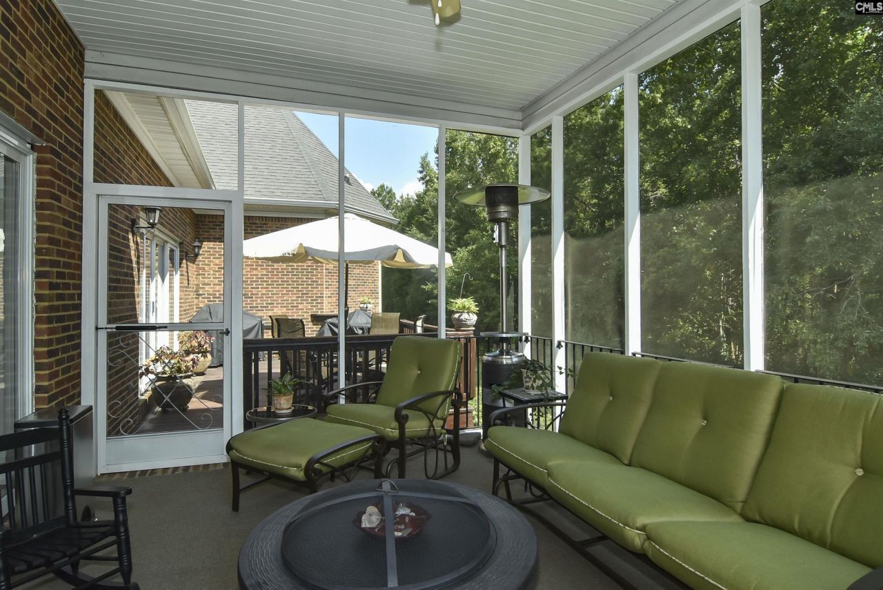 568 Charles Court  Photo 48