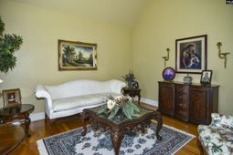 568 Charles Court  photo 4