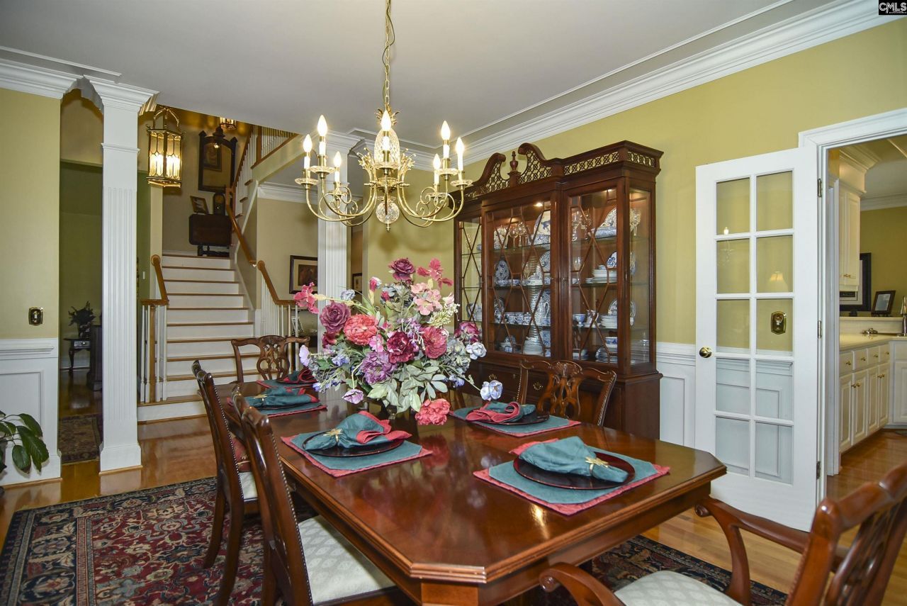 568 Charles Court  Photo 7