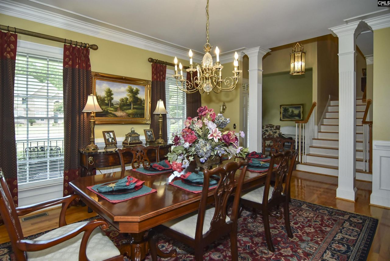 568 Charles Court  Photo 8